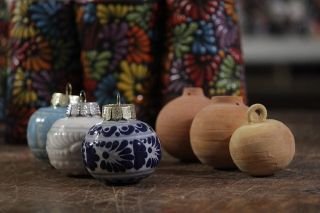 "Esferas muy poblanas hechas de Talavera"