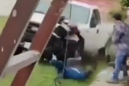 Tragedia en Tianguismanalco; un hombre atropell&oacute; con su camioneta a una madre y su hija