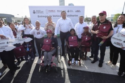 Entrega gobierno de Puebla unidades y materiales para impulsar alfabetizaci&oacute;n