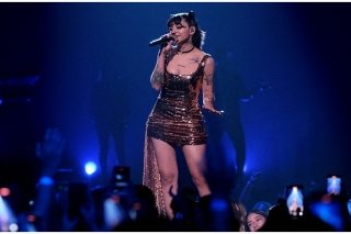 Cazzu regresa a los escenarios con poderoso mensaje, &iquest;lleva dedicatoria?