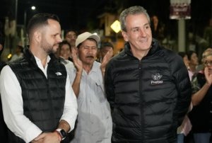 Entrega Pepe Chedraui pavimentaci&oacute;n de la calle Venustiano Carranza
