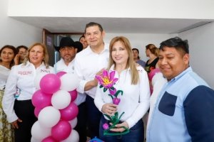 Alejandro Armenta inaugura la tercera de 27 Casas Carmen Serd&aacute;n