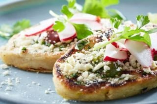 Los tlacoyos; el manjar de ma&iacute;z de origen prehisp&aacute;nico