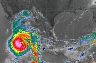 Tras degradarse, Norma se intensifica nuevamente a hurac&aacute;n categor&iacute;a 3