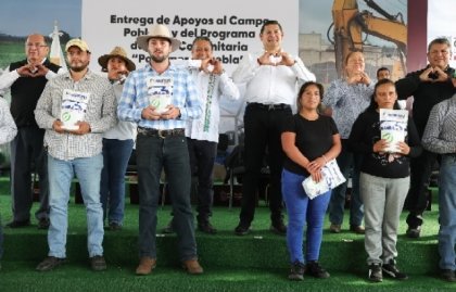 Gobierno estatal acerca obra comunitaria y apoyos al campo para transformar comunidades poblanas