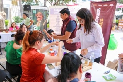 Artesanas y artesanos de San Mart&iacute;n Texmelucan reciben atenci&oacute;n del gobierno estatal