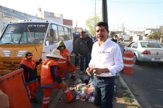 Eduardo Rivera encabeza los trabajos de limpieza de la avenida Alfredo Toxqui