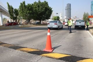 Por seguridad, Infraestructura instala reductores de velocidad en V&iacute;a Atlixc&aacute;yotl&nbsp;