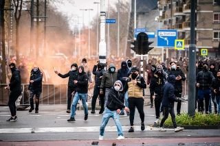 Violentas manifestaciones en Holanda desemboc&oacute; en la detenci&oacute;n de 51 detenidos y 3 heridos de bala