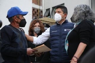 Eduardo Rivera P&eacute;rez camina calles de U.H. la Margarita para mejorar la seguridad