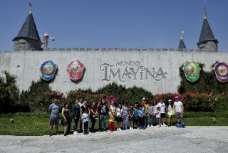 Fortalece SMDIF el tejido familiar de personas con discapacidad con viaje a Mundo Imagyna