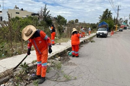 Mantiene Gobierno de la Ciudad trabajos de limpieza urbana en la capital