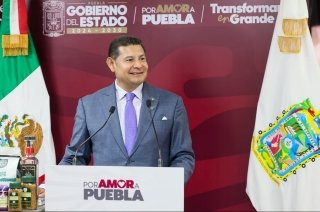 Alejandro Armenta vuelve a exhibir a Pepe Chedraui: tiene a Puebla capital con "bache sobre bache"