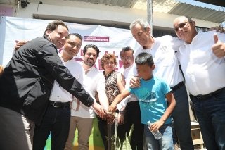 Garantiza Gobierno de la Ciudad dotaci&oacute;n de agua potable a la colonia 20 de Noviembre