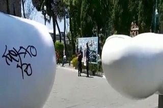 Sin respeto al Arte; vandalizan obra de arte del z&oacute;calo capitalino