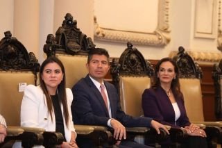 Ayuntamiento de Puebla reconoce con premio "Natalia Serd&aacute;n" a Olimpia Coral