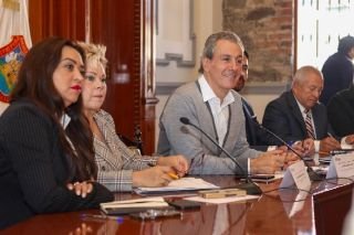 Se re&uacute;nen Pepe Chedraui y presidentes de juntas auxiliares de la capital