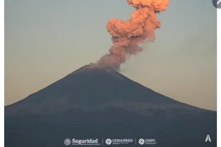 Popocat&eacute;petl emite fumarola de 1km; actividad permanece en amarillo fase 2