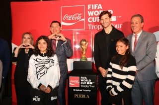 Puebla forma parte de la fiesta mundialista, recibe trofeo internacional