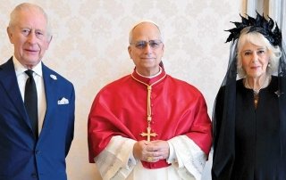 El Rey Carlos III y el Papa Le&oacute;n XIV hacen historia, rezan juntos en el Vaticano