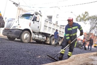 Avanza Gobierno de la Ciudad con rehabilitaci&oacute;n vial en la unidad habitacional Loma Bella