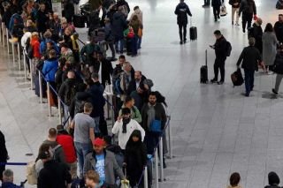 Por huelga en aeropuertos de Alemania se cancelan m&aacute;s de mil vuelos