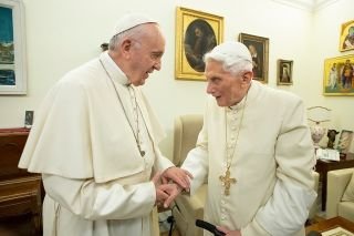 &ldquo;Recen por &eacute;l&rdquo;: Benedicto XVI est&aacute; muy enfermo, anuncia el Papa Francisco