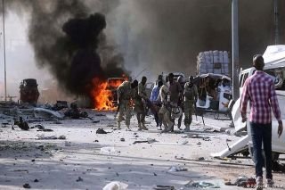 El portavoz del Gobierno de Somalia result&oacute; herido tras un ataque yihadista