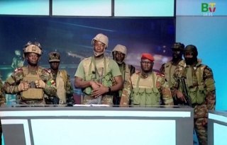 Fracasa intento de golpe de Estado en Ben&iacute;n; militares detienen a implicados