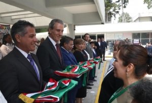 Encabeza Pepe Chedraui entrega de banderas en escuelas, juntas auxiliares e inspector&iacute;as