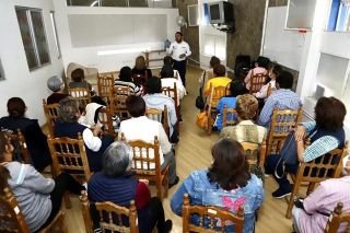 Gobierno municipal capacita a personas adultas mayores para prevenir ciberdelitos.&nbsp;
