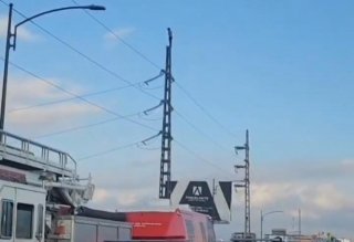 Movilizaci&oacute;n de emergencia en Quer&eacute;taro: hombre cae de torre el&eacute;ctrica tras siete horas en riesgo