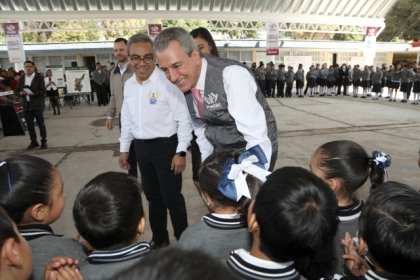 Entrega Pepe Chedraui obra educativa en la capital
