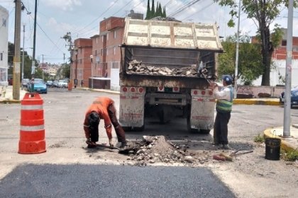 Campa&ntilde;a Capitalina Bacheando Puebla fortalece la infraestructura vial de la capital