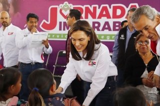 Lleva SMDIF m&aacute;s de 20 servicios a la Jornada Imparable de la U.H. Agua Santa