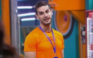 Adri&aacute;n Marcelo tunde a Abelito, Alexis Ayala y Aaron Mercury, &iexcl;en menos de 2 horas en redes!