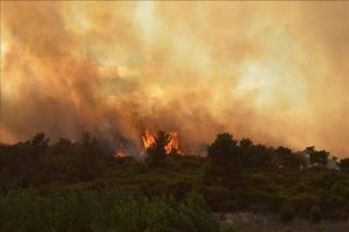 Enorme incendio arde en el Bosque Nacional de Los &Aacute;ngeles, California