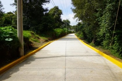 Baltazar Narciso entrega pavimentaci&oacute;n de la calle El Calvario en la Secci&oacute;n Primera