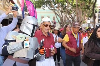 &rsquo;Gran Paseo muy Padre&rsquo; reuni&oacute; a m&aacute;s de 800 personas en el z&oacute;calo de la ciudad