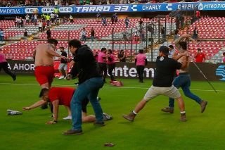 Verg&uuml;enza mexicana, partido Quer&eacute;taro Atlas dejan 20 muertos y varios lesionados tras ri&ntilde;a