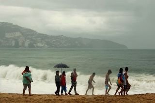 Toma precauciones: hurac&aacute;n Estelle sigue causando fuertes lluvias en varios estados