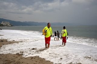 Tras tocar tierra como categor&iacute;a 3, Roslyn se degrada a 1; ve efectos