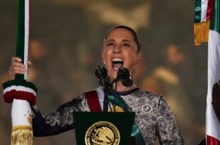 Un Grito Hist&oacute;rico: Claudia Sheinbaum Lidera la Celebraci&oacute;n de Independencia, Marcando un Nuevo Cap&iacute;tulo para M&eacute;xico