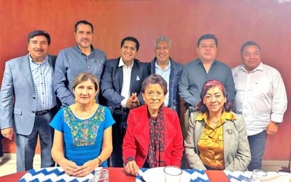 Abrazan l&iacute;deres sindicales de la educaci&oacute;n, proyectos de asistencia social que impulsa Ceci Arellano