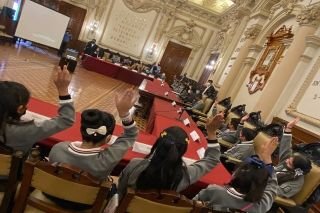 Ayuntamiento de Puebla recrea sesi&oacute;n de Cabildo con estudiantes de nivel b&aacute;sico