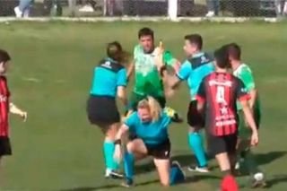 Jugador golpea brutalmente a &aacute;rbitra, agresor es detenido