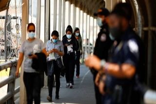 EU dejar&aacute; de expulsar migrantes a causa de COVID-19 a partir del 23 de mayo