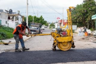 Avanza Gobierno de la Ciudad con Campa&ntilde;a de Bacheo en San Andr&eacute;s Azumiatla