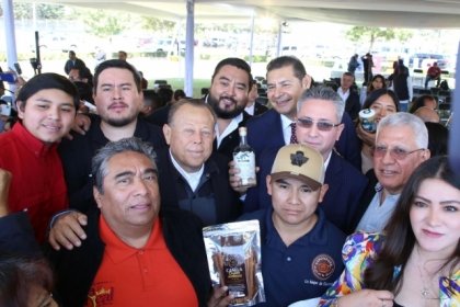 Gobierno Estatal consolida a Puebla como potencia internacional del mezcal