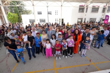 Pepe Chedraui y MariElise Budib conviven y regalan juguetes a ni&ntilde;as y ni&ntilde;os del Centro Comunitario de San Ram&oacute;n